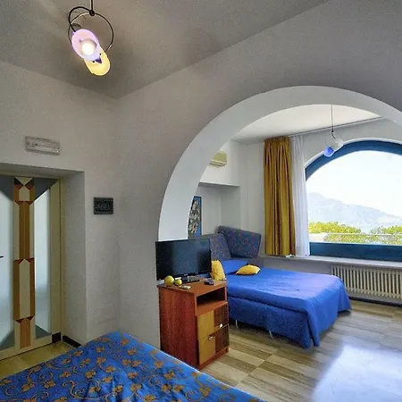 Sleeps 20 Pool Air Con Villa Colli di Fontanelle